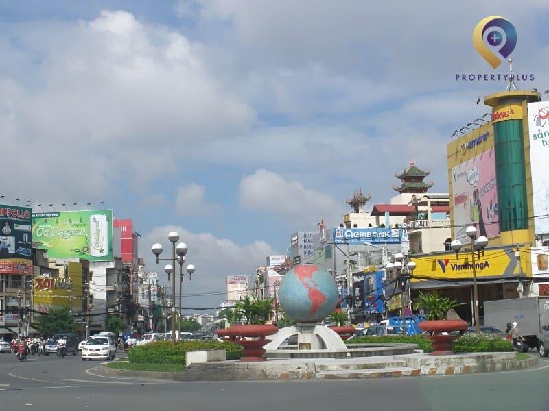 Vòng xoay Lăng Cha Cả nổi tiếng của quận