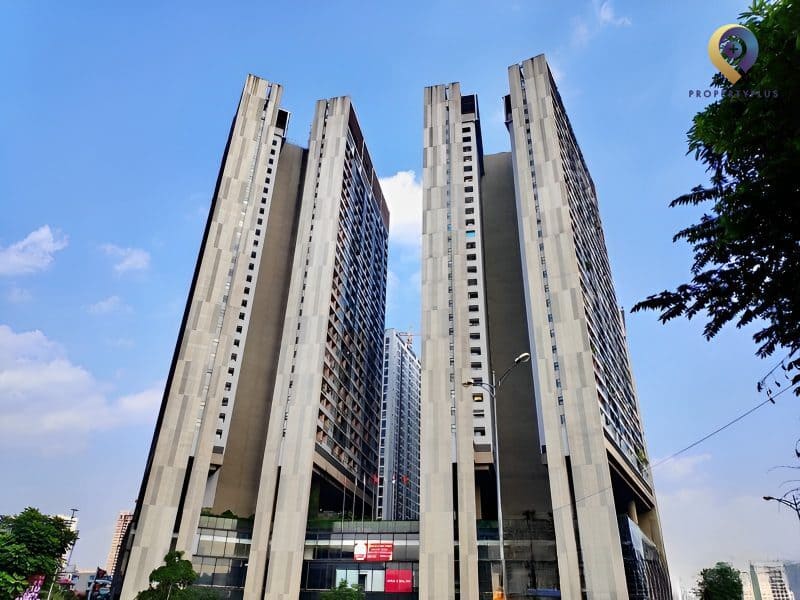 Dolphin Plaza