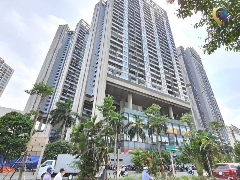 Dolphin Plaza