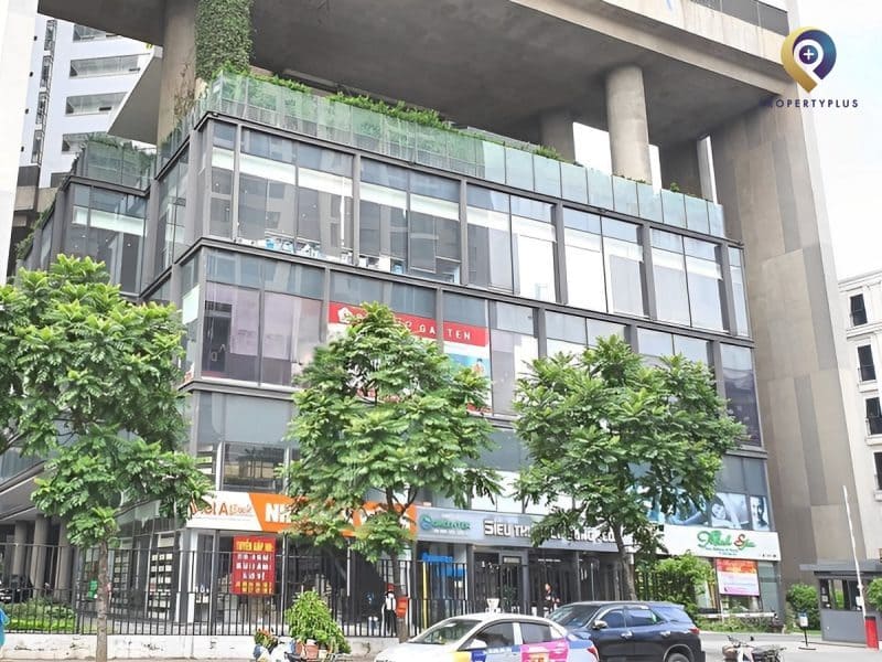 Dolphin Plaza