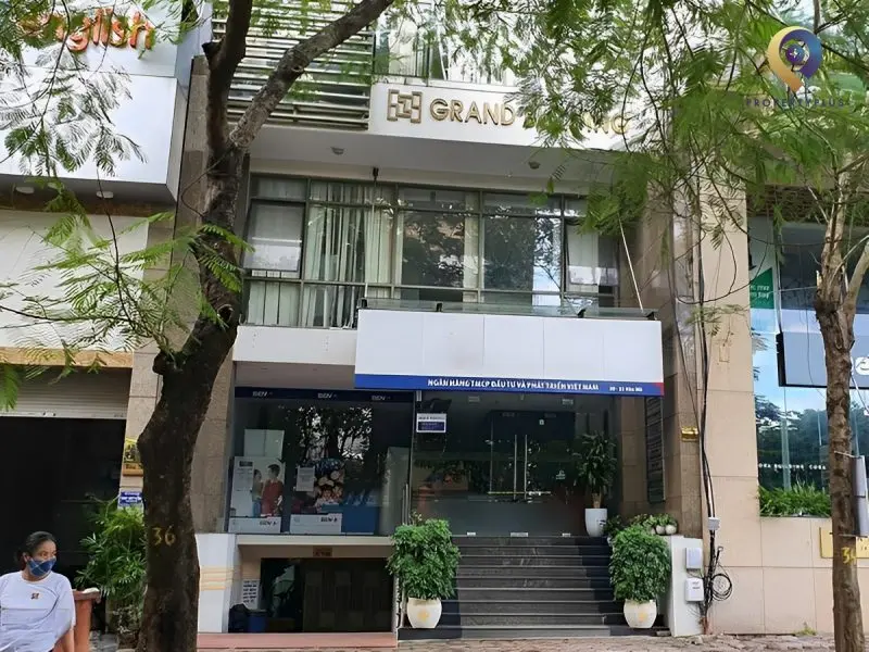 Grand Building