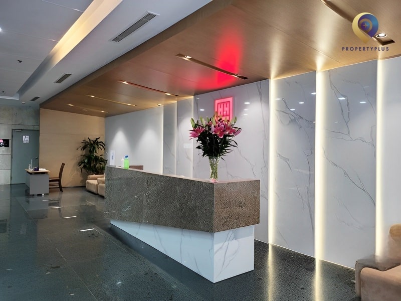 lễ tân Hồng Hà Center
