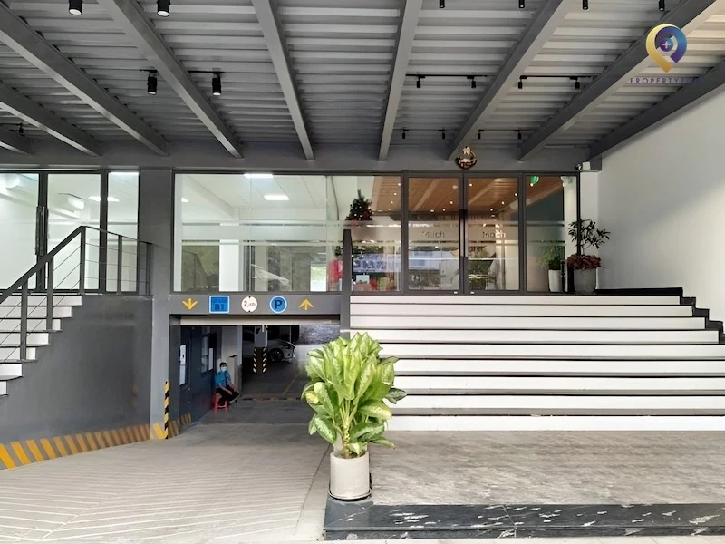 Mach Office Building