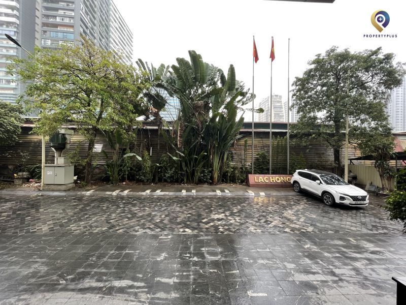 Khung cảnh trước sảnh khu vực văn phòng