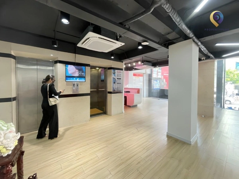 On-Plaza Building On-Plaza Building