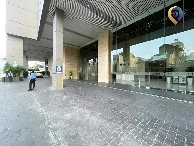 Pearl Plaza