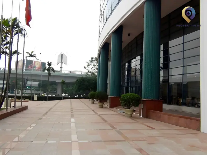 Sảnh bên ngoài tòa nhà Daeha Business Center