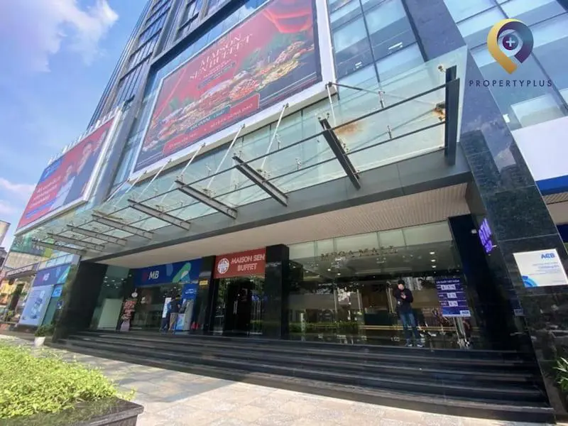 Khu vực phía trước tòa nhà Gold Tower