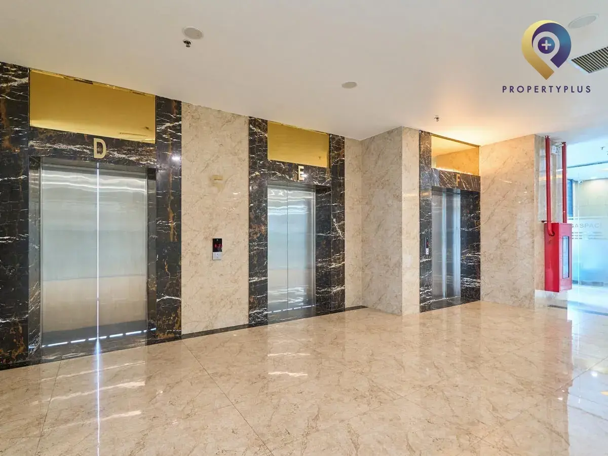 Hệ thống thang máy hiện đại tại tòa nhà hạng B