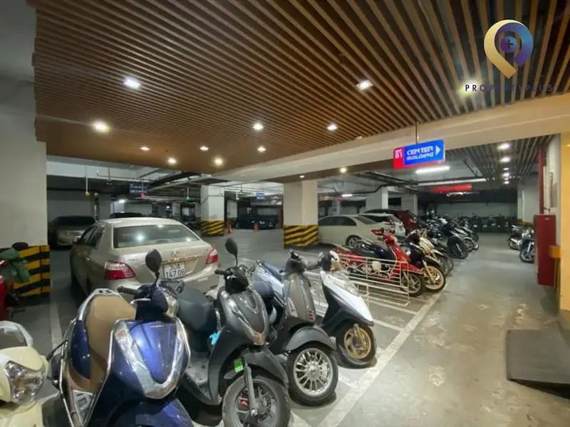 Bãi đỗ xe rộng rãi của tòa nhà Hapulico Center Building