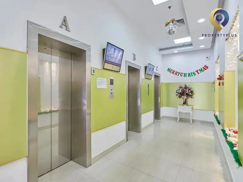 Hệ thống thang máy của tòa nhà Harec Building
