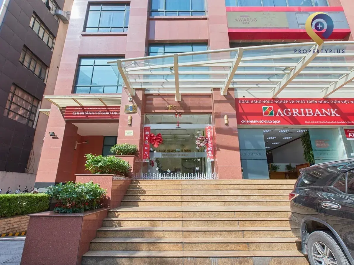 Khu vực trước tòa nhà Harec Building