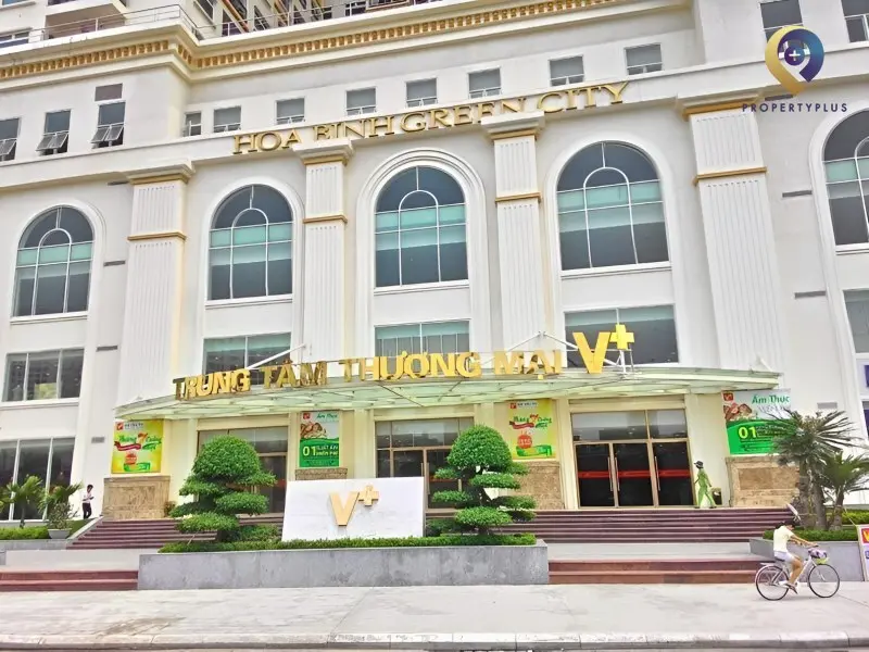 Lối vào tòa nhà Hòa Bình Green City