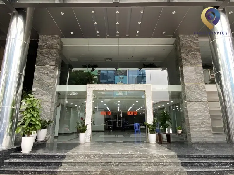 Lối ra vào tòa nhà HTK Building