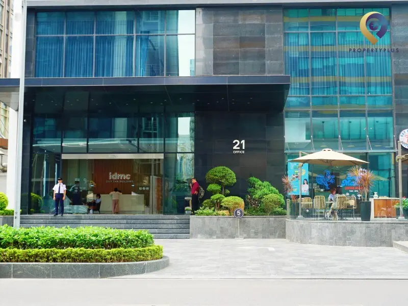 Lối ra vào nhà nhà IDMC Duy Tân Building