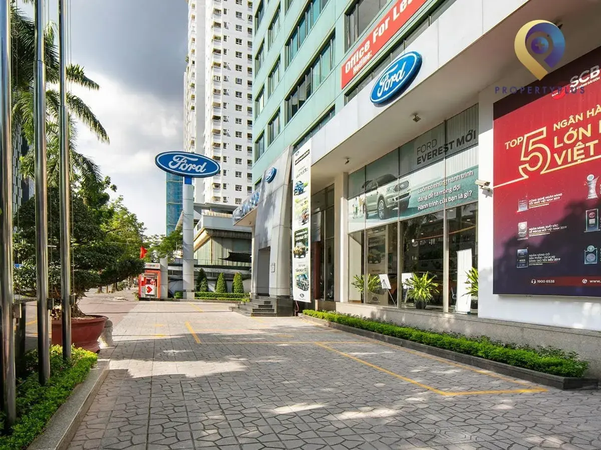 Khu vực phía trước toà nhà IDMC Láng Hạ Building