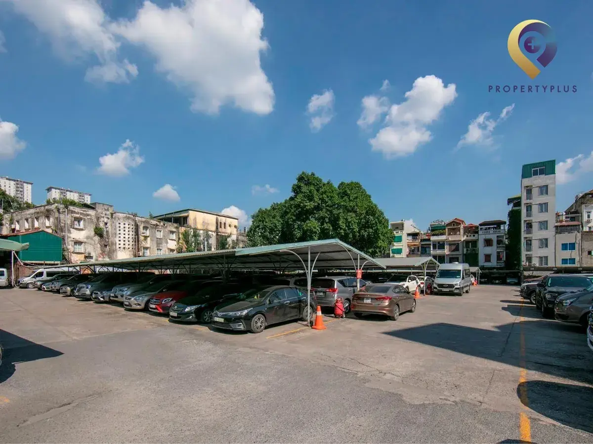 Khu vực đỗ xe rộng rãi tại IDMC Láng Hạ Building