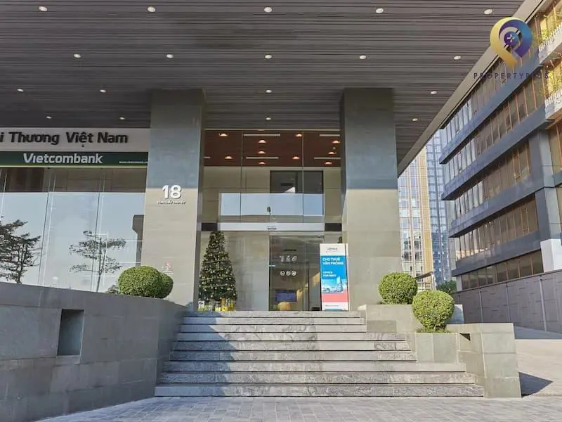 Khu vực cửa ra vào tòa nhà IDMC Mỹ Đình Building