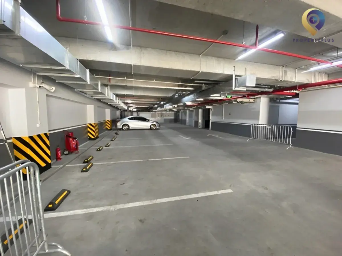 Hầm gửi xe với sức chứa phương tiện lớn của tòa nhà