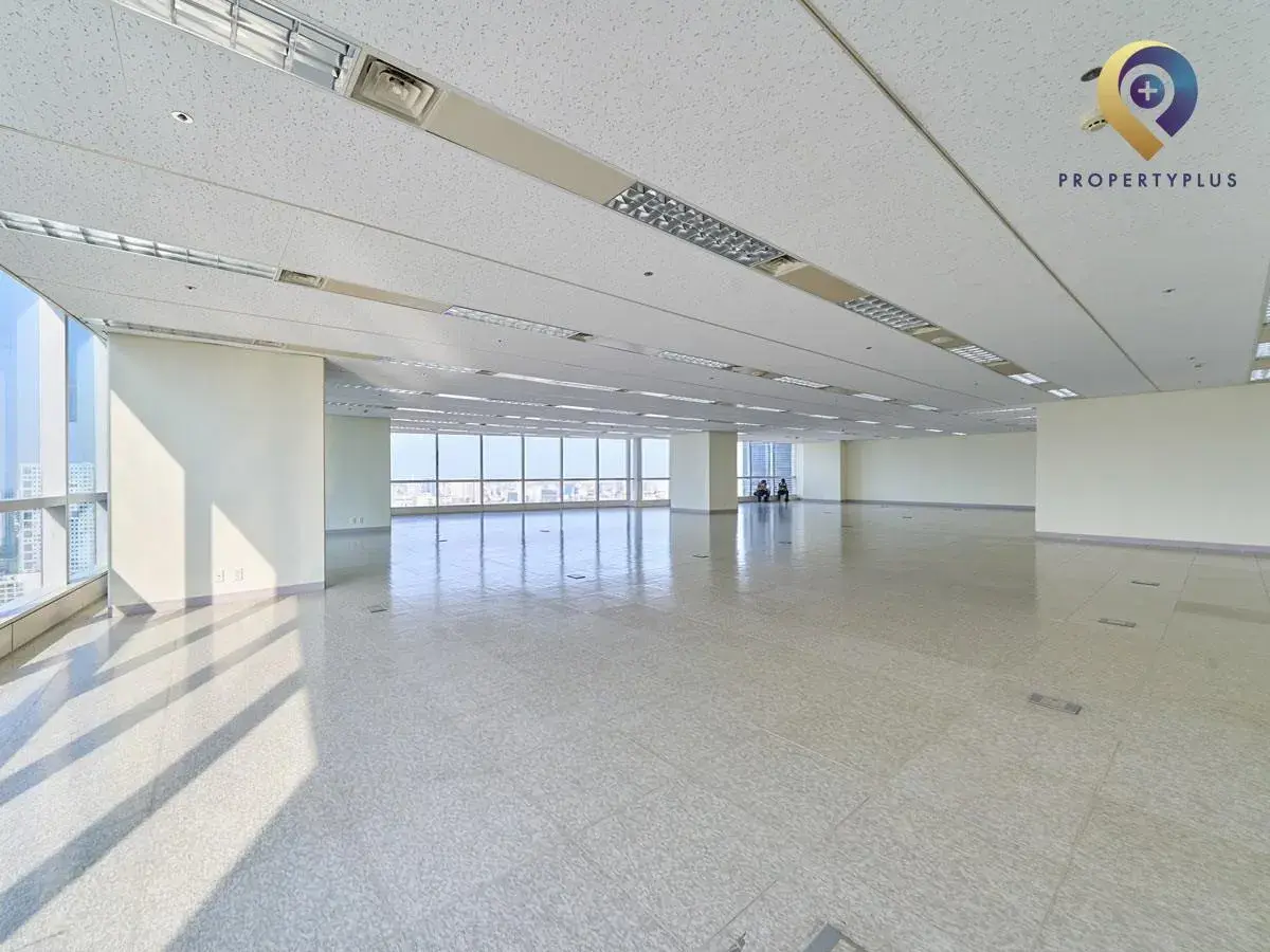 Diện tích mặt bằng rộng rãi và chia cắt linh hoạt