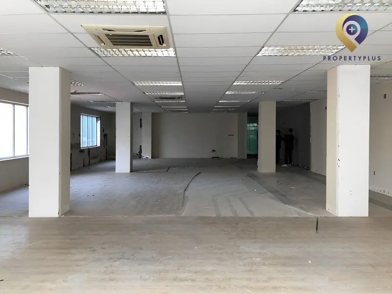 Mặt sàn cho thuê văn phòng rộng rãi tại Kinh Đô Building