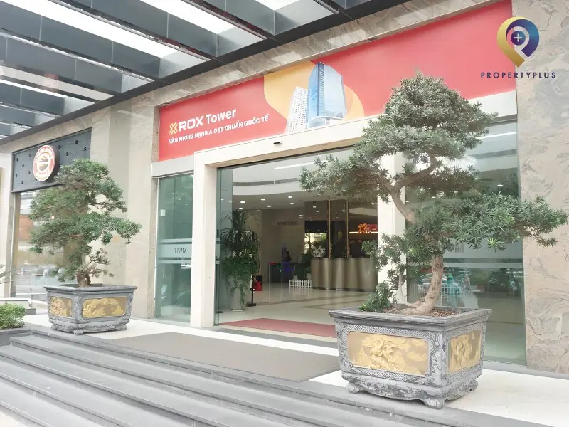 Cửa vào tòa nhà Rox Tower
