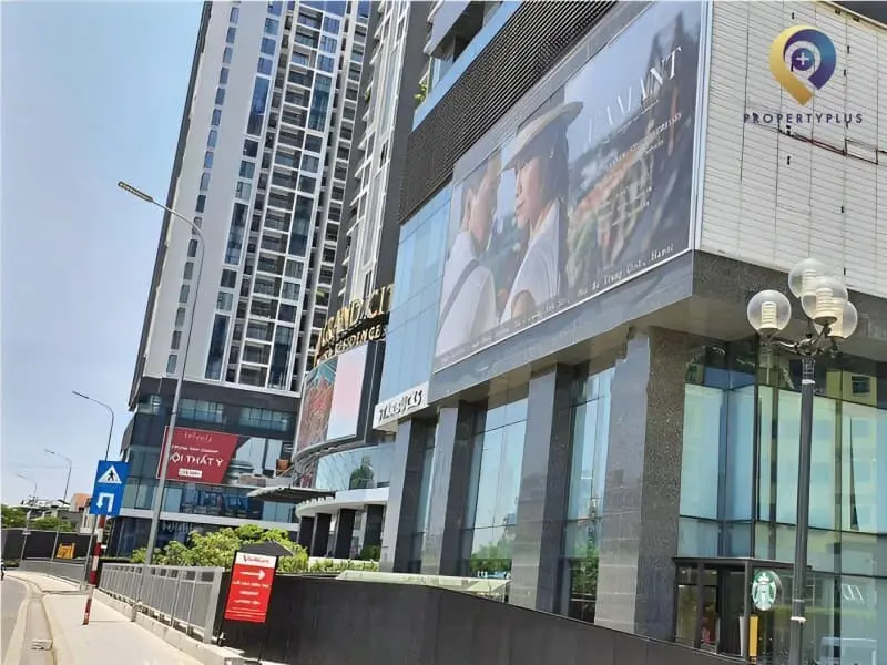 Không gian bên ngoài toà nhà Sun Grand City Ancora