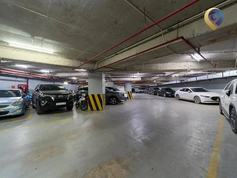Hầm để xe rộng rãi, thoáng mát tại tòa nhà