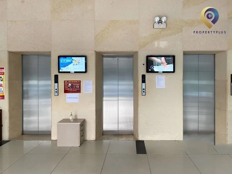 Thang máy tốc độ cao, tránh chờ lâu giờ cao điểm cho nhân viên