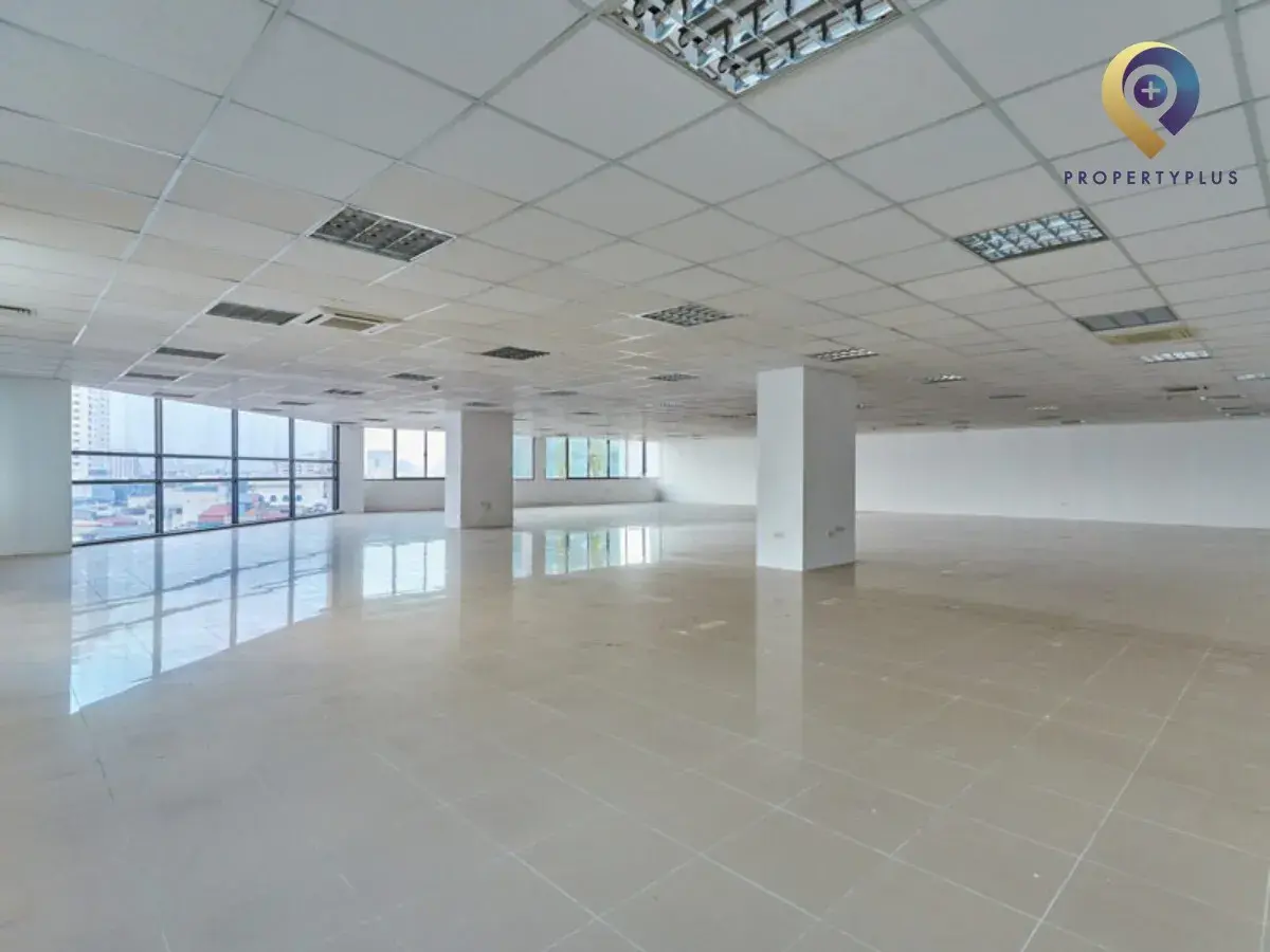 Diện tích mặt sàn rộng rãi của tòa nhà