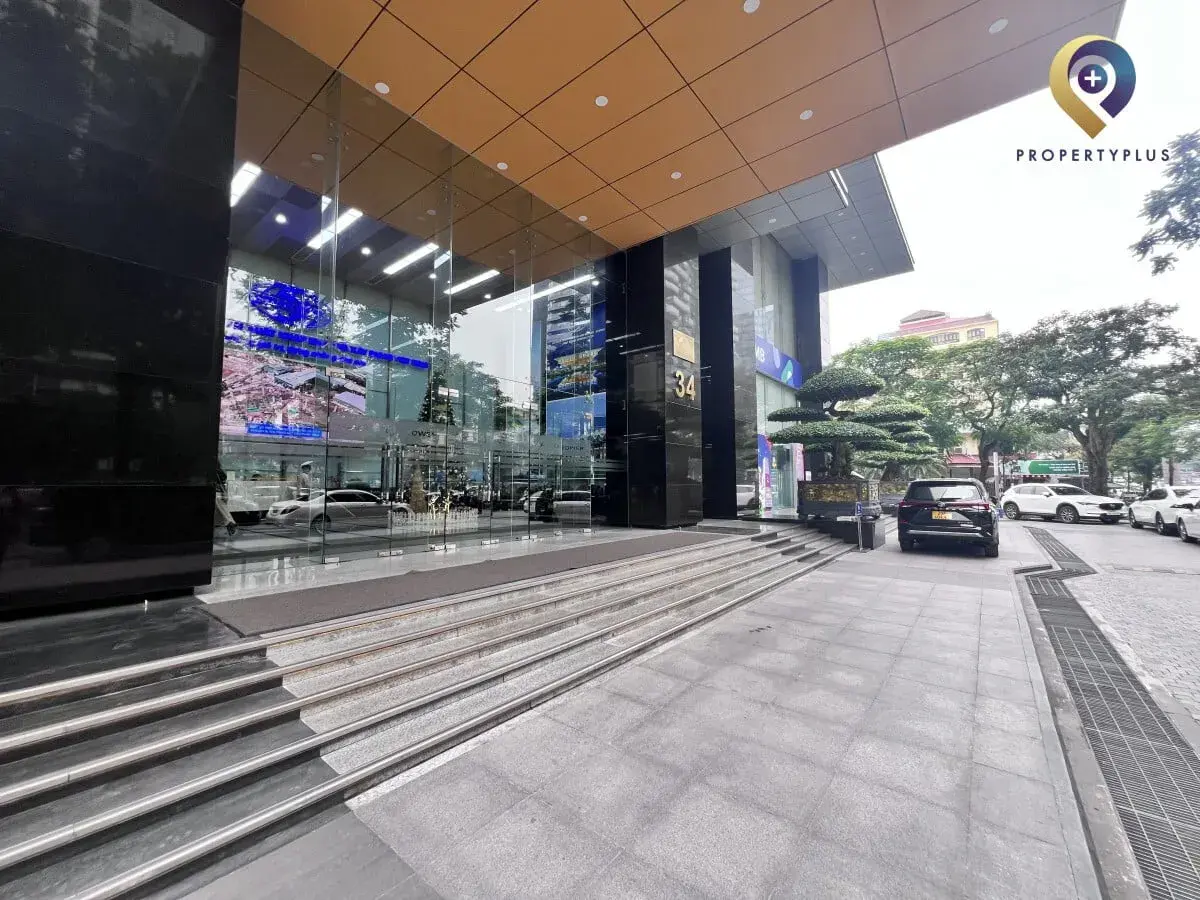 Tiền sảnh Vinaconex Tower rộng rãi cho xe ô tô tạm đỗ