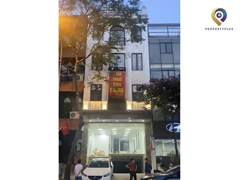 Sky Tower Hoàng Cầu