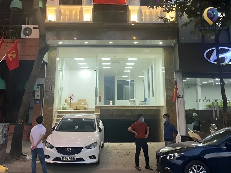 Sky Tower Hoàng Cầu