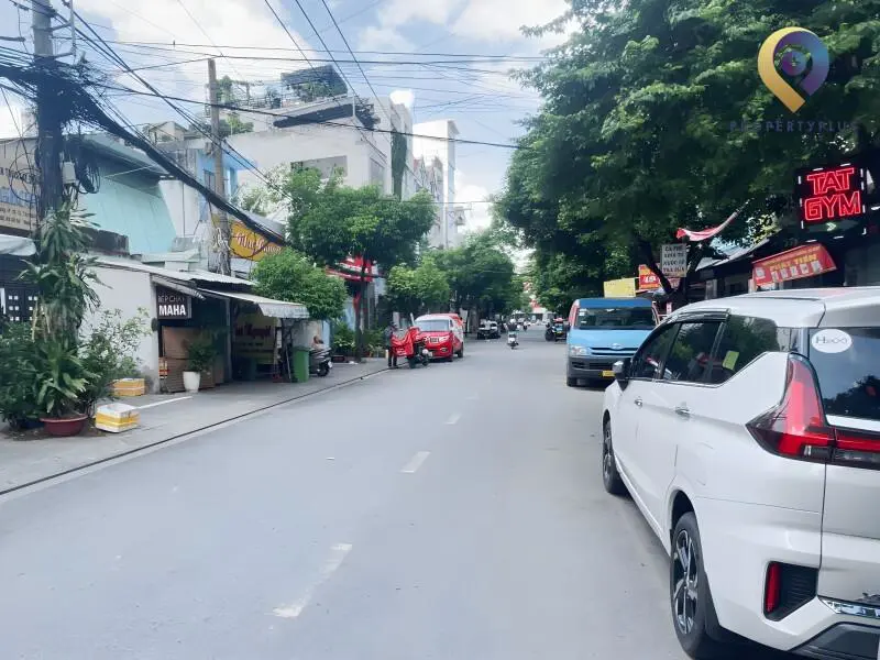 Thân Nhân Trung Thân Nhân Trung