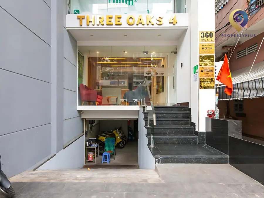 THREE OAKS THREE OAKS