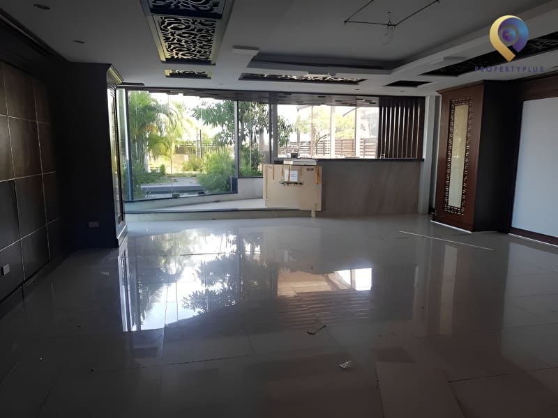 Tòa Nhà 212 Nguyễn Trãi