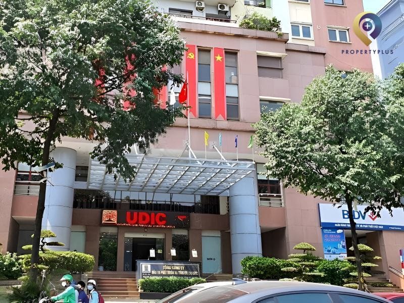 cổng vào tòa nhà 27 Huỳnh Thúc Kháng