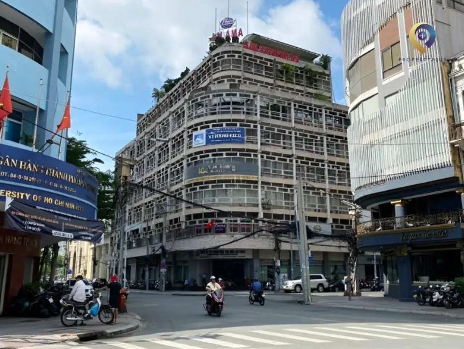 VAR Building