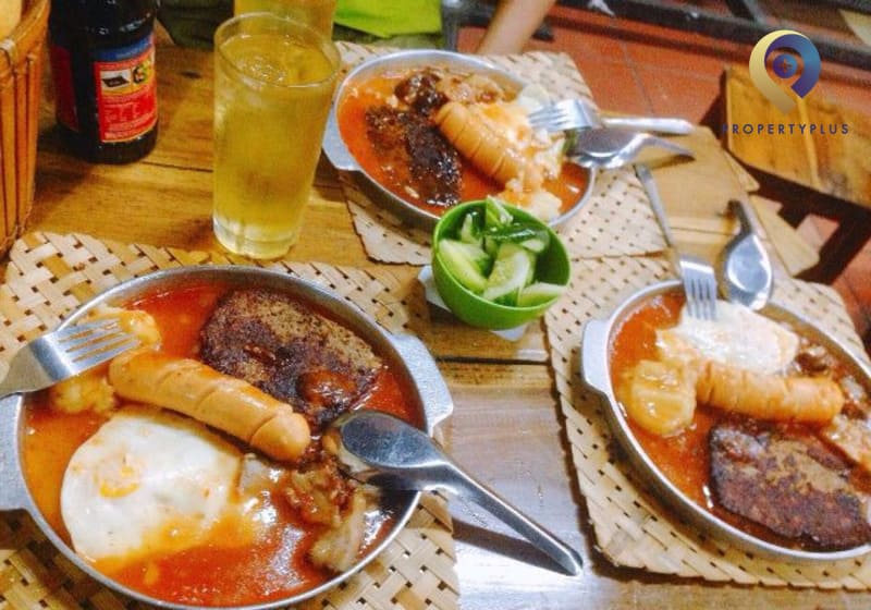 Bánh mì chảo cột điện quán