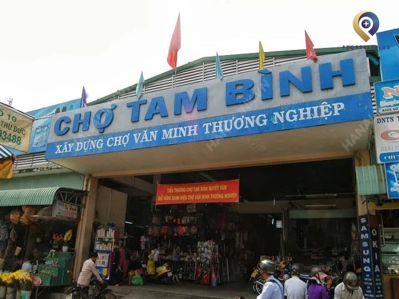 Gần ngã tư Bình Phước có nhiều chợ truyền thống và siêu thị lớn